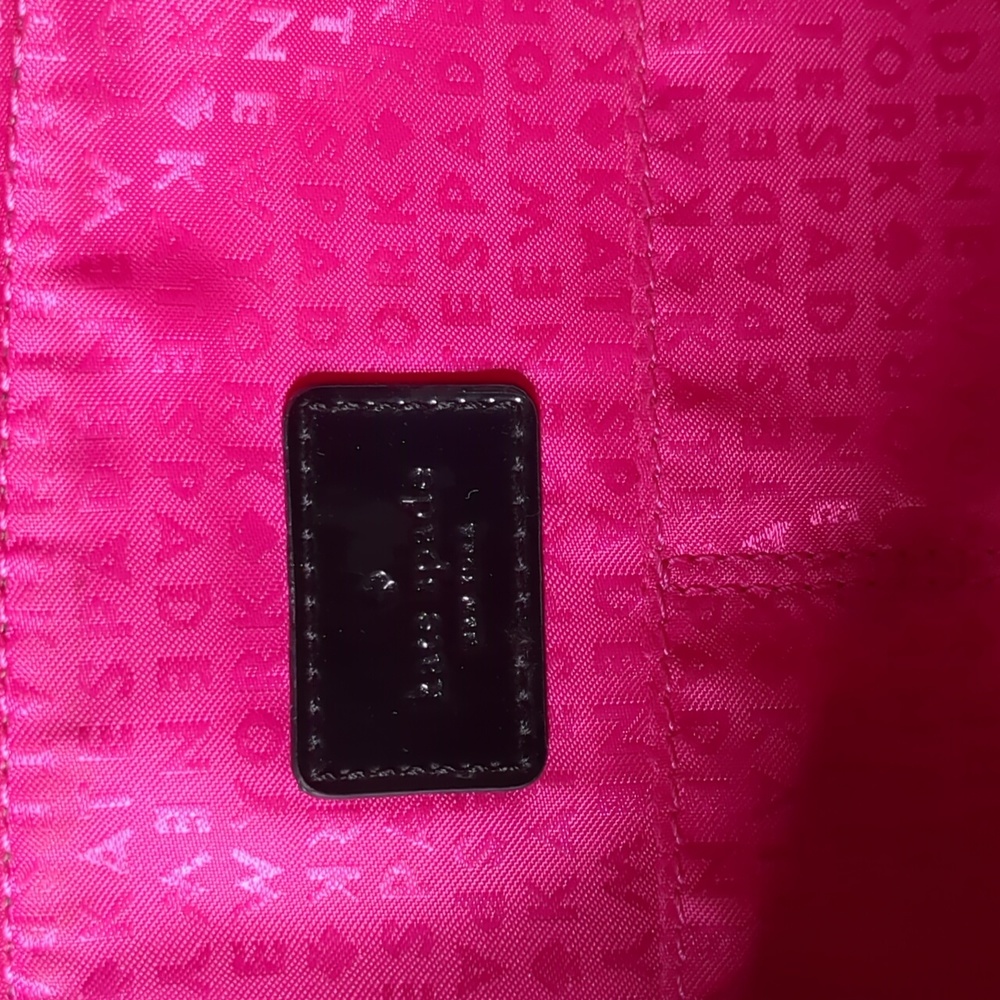 KATE SPADE BLACK & BEIGE PATENT LEATHER BAG - Picture 6 of 16